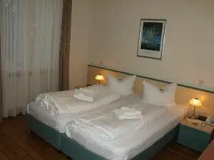 โรงแรมแลนด์ กัท ไวส์เซอร์ ชวาน