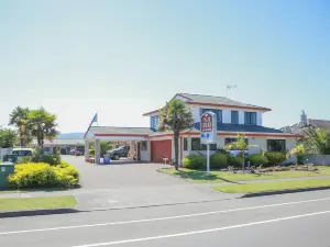 BK's Palm Court Motor Lodge