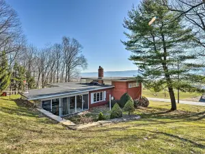 Cozy Home w/ Private Patio & Views, Hiking on-Site