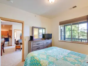 Cozy Livingston Condo w/ Balcony & Mtn View!