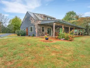 East of Charlotte Lake on 24 Acres + Trophy Bass Fishing + Pool Table and More!