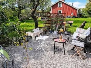 Tranquil Lake View Cottage-by Traum