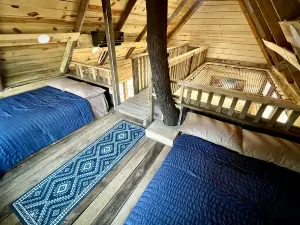 Rustic Tree House Nestled in the Heart of Ouachita National Forest, Arkansas