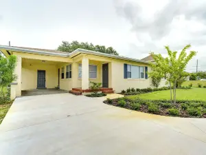 Sunny Lake Wales Getaway - 1 Mi to Downtown