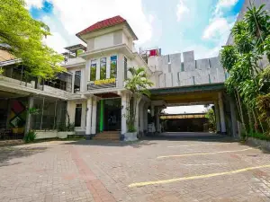 Novon Family Hotel by Tripletree