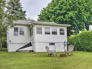 Quaint Home w/ Lake Views < 10 Mi to Elk Mtn!