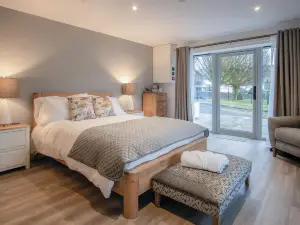 Suite 2 - Sleeping Giant Hotel - PEN Y CAE Inn