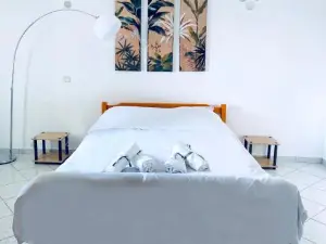 Jacque's Boutique Suite