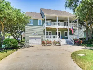 Spacious Outer Banks Home - Golf and Beach Access!