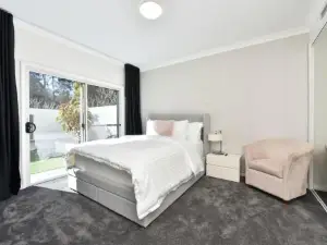 Lake Palm Resort Luxury Retreat Absolute Waterfront on 3 Acres at Lake Macquarie.