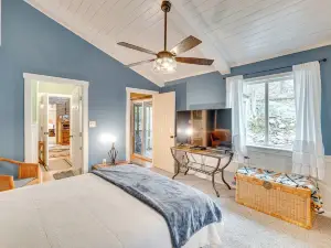 Knoxville Home: on-Site Hiking & Outdoor Kitchen!