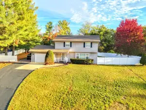 Hot Tub/Golfing/King Bed @ The Hemlock