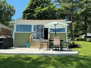 Cozy Lake Front Cottage