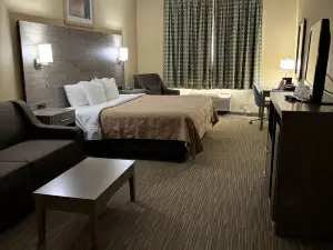 Quality Inn Near I-72 and Hwy 51