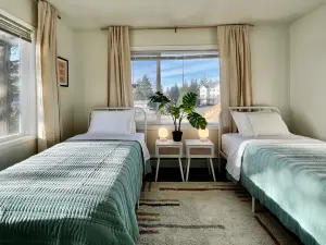 The Surfside #1-Ocean Views & Northern Lights