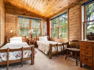 Lakefront home with incredible views and year-round outdoor activities
