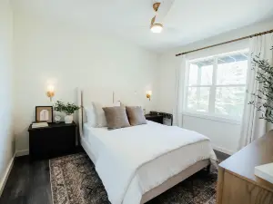 Stunning Rooftop Cabin with HotTub, WiFi, Views