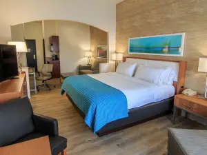 Holiday Inn Express & Suites Farmington