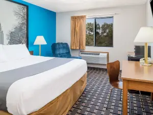 Super 8 by Wyndham Lincoln West