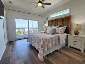 Pet Friendly Beach House - The Great White Florida House by Panhandle Getaways