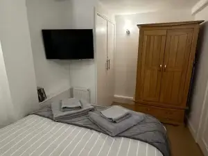 Hertford - Sleeps 2 - 92 Walking Score - Garden