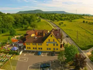 Hotel Und Restaurant Nehrener Hof