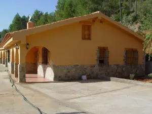 House With 3 Bedrooms in Yeste, With Wonderful Mountain View, Furnished Garden and Wifi
