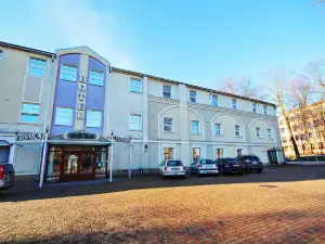 NB Hotel with Free Parking