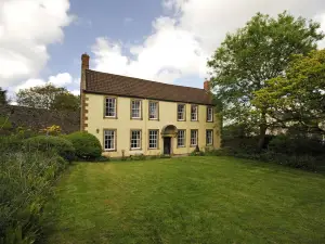 Beautiful 7 Bedroom House Hottub Wifi