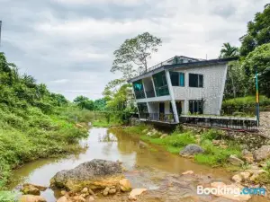 Les Bois BaVi by Holo Serviced HomeStay