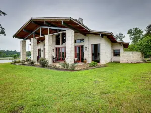 Stunning Lake Livingston Vacation Rental w/ Patio