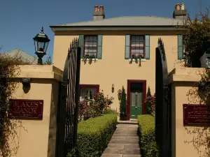 Blakes Manor Self Contained Heritage Accommodation