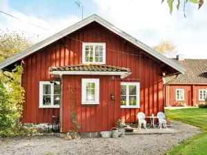 person holiday home in Vargon