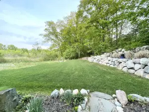 2BR Family-Sized Lower Suite with Private Entrance & Big Backyard. Pet-Friendly!