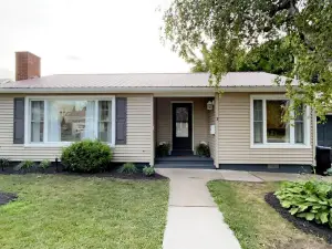 Newly Renovated Bright & Cozy Retreat