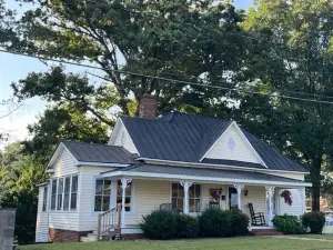 The Nellie House. An historic cottage in the Heart of Elkin