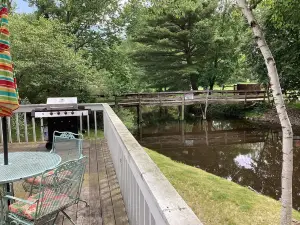 Silver Lake. Perfect Location! Very Nice. Comfy & Clean.