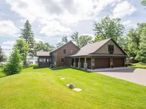 Escape to Paradise Haven on Big Pine Lake in enchanting Perham, MN!