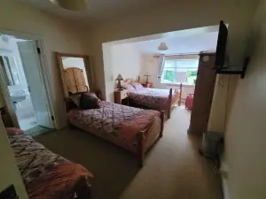 The Railway Lodge 4 Bedrooms Sleeps 11 Pets Ok