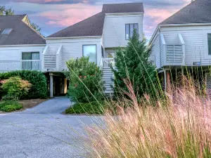 Gorgeous Kitchen and Private Deck - Stunning Coastal Haven