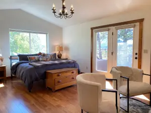 New! Impeccable Home with Fireplace, Hot Tub and Epic Views - Hart House