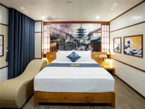Cozi 9 Hotel - Theme Hotel