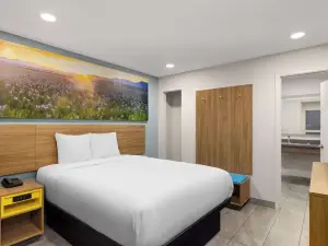 Days Inn by Wyndham Bakersfield