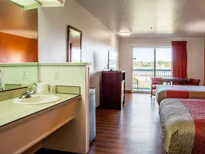 Motel 6 Newport, or