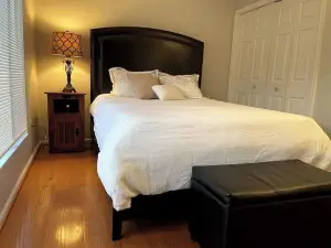 3 Story SF Home - 5 BDR 3.5 Bath - Prime Location!