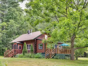 North Haverhill Cabin w/ Fire Pit & Grill!