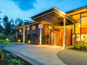 Te Waonui Forest Retreat