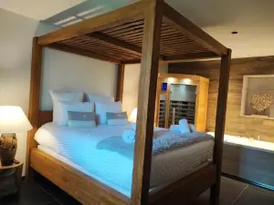 Geraniums Et Neige Fraiche, Maison d'Hotes Avec Suites de Standing, balneo et Sauna