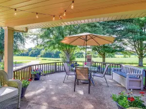 Russell Springs Getaway, 10 Mi to Lake Cumberland!