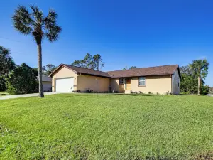 Port Charlotte Home Near Beaches & Dining